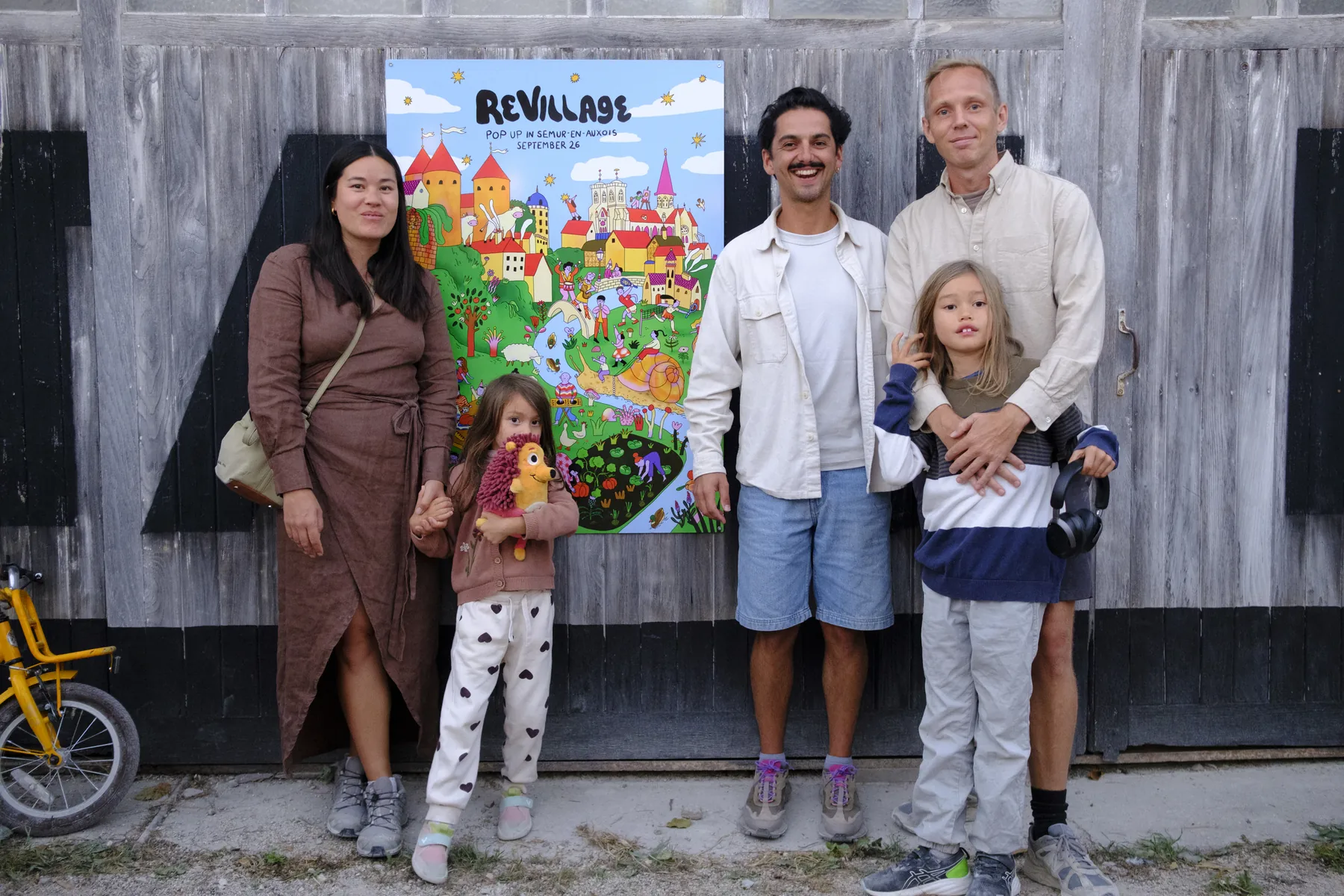 Michelle, Noé and Nikolaj with family, beside the artwork created for the popup.
